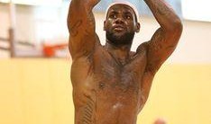 爆料詹姆斯肌肉视频大全,揭秘篮球巨星健身秘籍