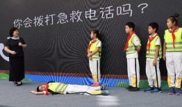 新闻爆料社小女孩跳舞,小女孩跳舞引关注，萌态可掬舞姿动人