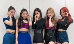 新闻爆料社小女孩跳舞,小女孩跳舞引关注，萌态可掬舞姿动人