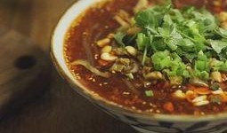 田记酸辣粉爆料视频播放,一尝倾心，美味瞬间征服味蕾
