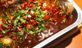 外卖爆料烤鱼视频教程,烤鱼视频教程，在家也能轻松享受美食！